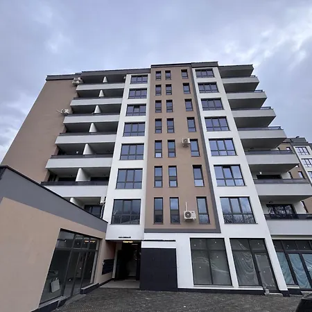 Apartmán Modern 1br Apartment, Spacious Balcony, Fast Wifi & Free Parking