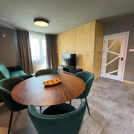 Modern 1br Apartment, Spacious Balcony, Fast Wifi & Free Parking * Stara Zagora