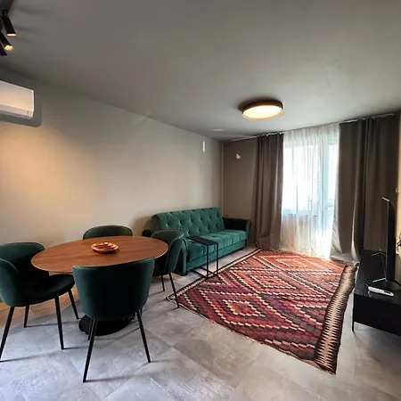 Apartmán Modern 1br Apartment, Spacious Balcony, Fast Wifi & Free Parking