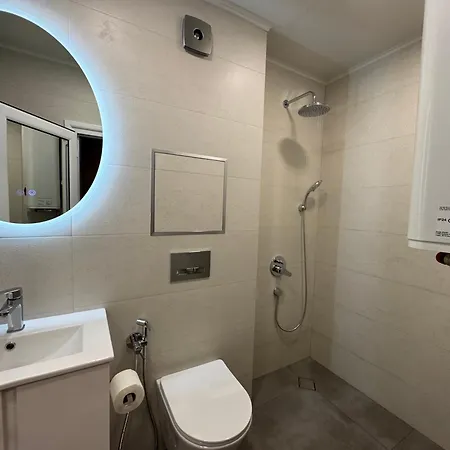 Modern 1br Apartment, Spacious Balcony, Fast Wifi & Free Parking Apartmán