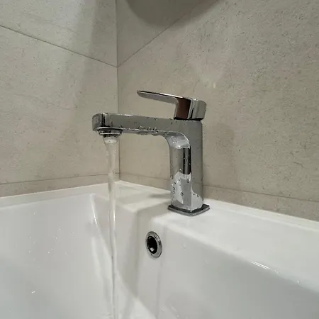 Modern 1br Apartment, Spacious Balcony, Fast Wifi & Free Parking Apartmán *