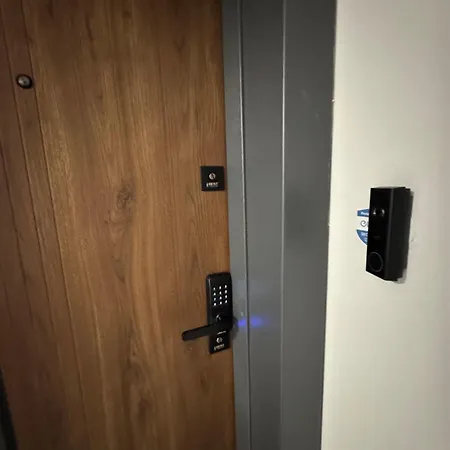 Modern 1br Apartment, Spacious Balcony, Fast Wifi & Free Parking Apartmán *