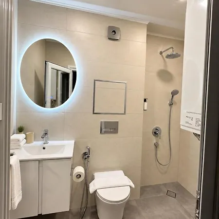 Modern 1br Apartment, Spacious Balcony, Fast Wifi & Free Parking Apartmán